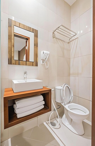 Bathroom 10