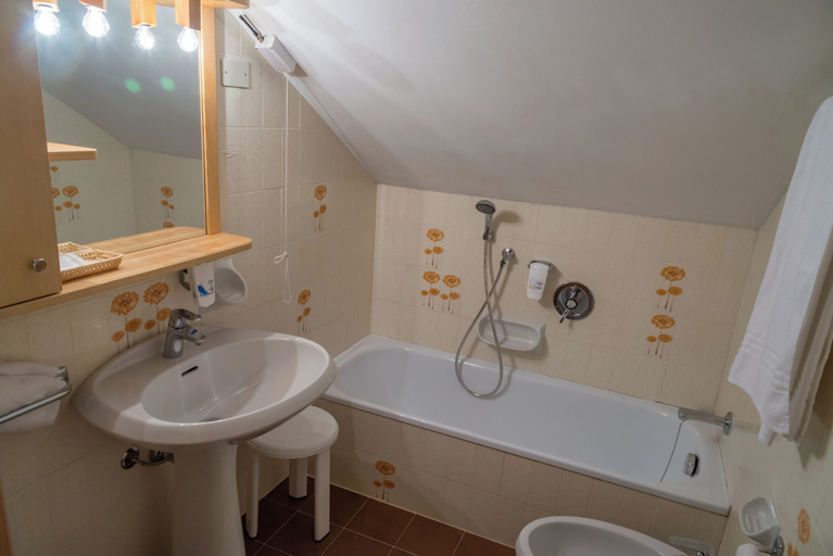 Bathroom 5, Sport Hotel Europa, Belluno