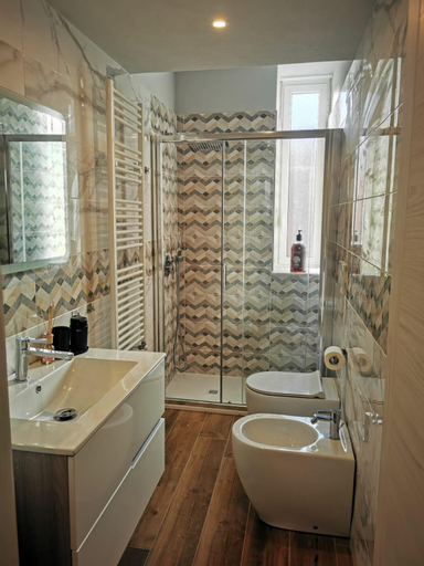 Bedroom 3, Platform, La Spezia