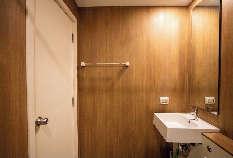 Bathroom 3, Blossom Condo Sathon-Charoenrat, Sathorn