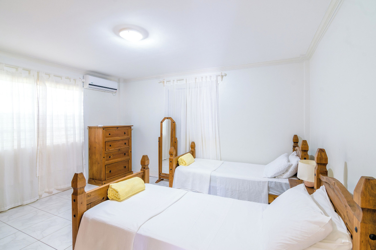 Bedroom 2, Woburn Villa Apartments