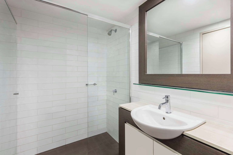 Bathroom 5, Adina Apartment Hotel Darwin Waterfront, Darwin