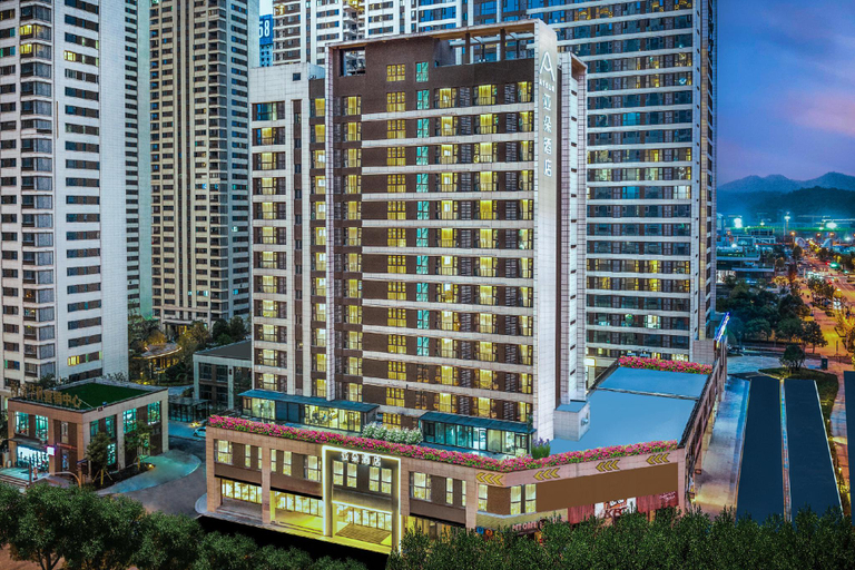 Exterior & Views