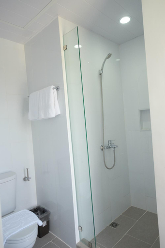 Bathroom 12