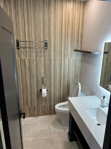 Bathroom 2, Lux Hotel, Chatham-Kent