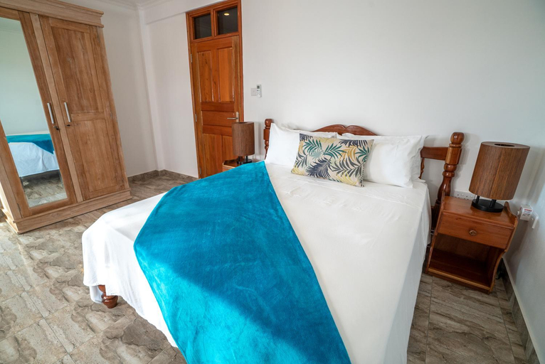 Others 2, LA BELLE RESIDENCE