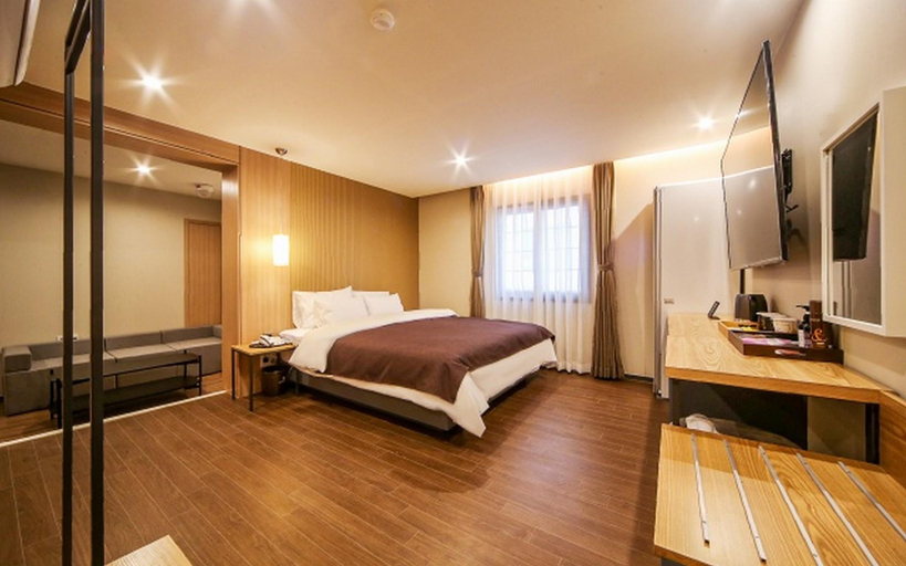 Others 2, Gimhae Jangyu Hotel 101, Gimhae
