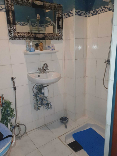Bathroom, Room in Guest Room - Morocco at a Local's House in bed and Breakfast, Marrakech