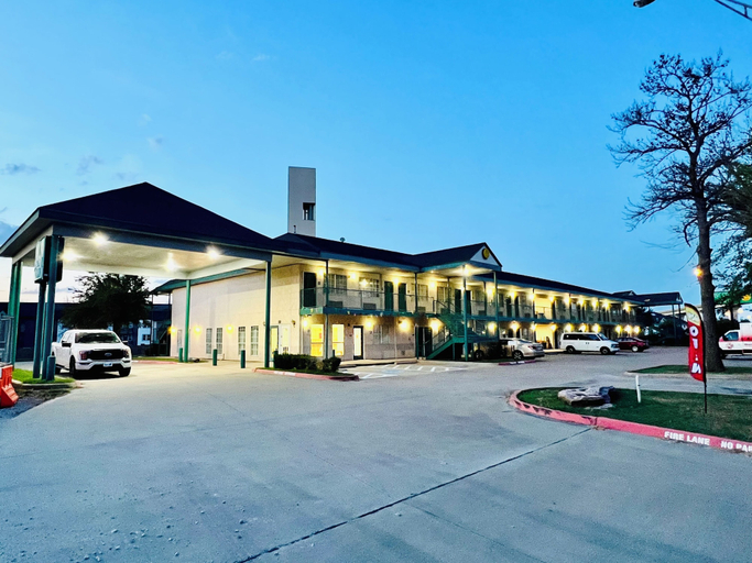 Exterior & Views 2, Rodeway Inn Garland Harbor Point, Dallas