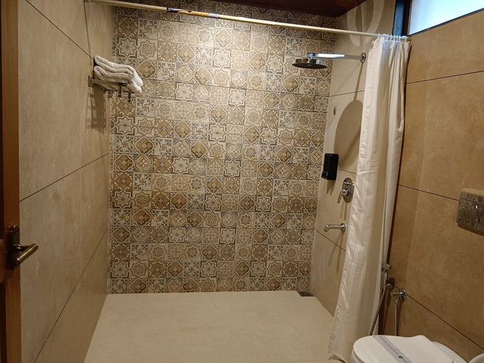 Bathroom 3, Shantitheeram Ayurveda, Alappuzha