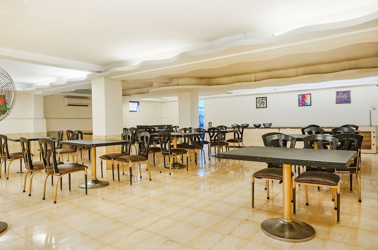 Food & Drinks 3, FabHotel Golden Emerald, Pune