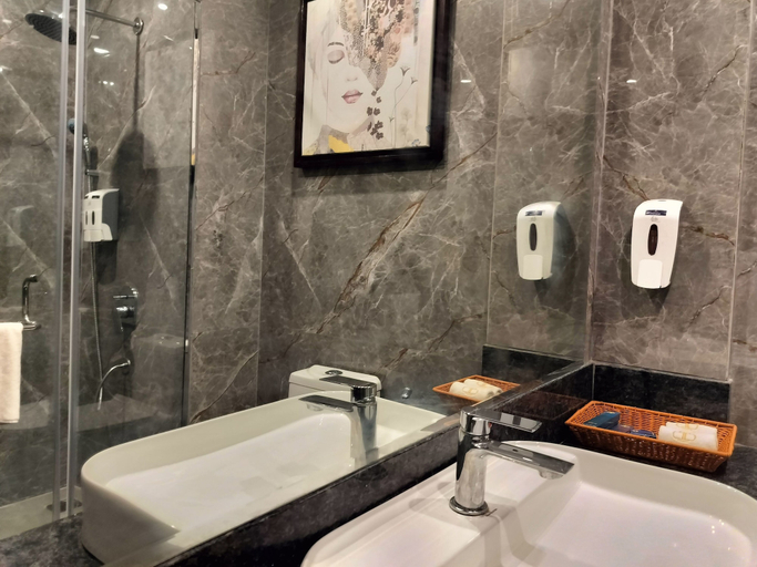 Bathroom 4