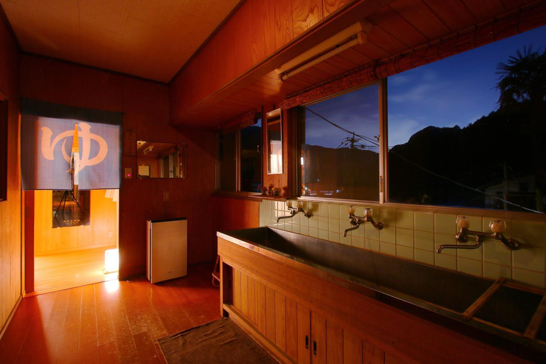 Bathroom 3, Dainichiya-ryokan, Sasaguri