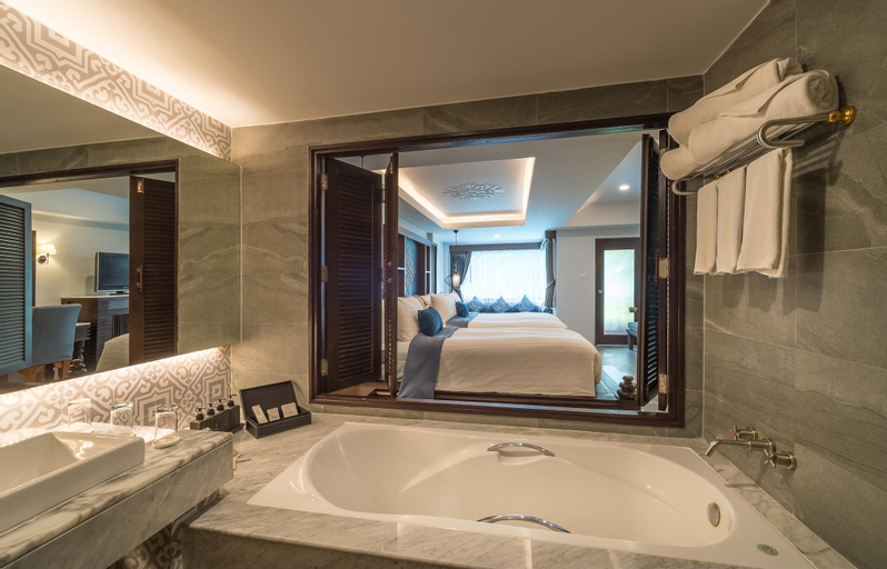 Bathroom 18