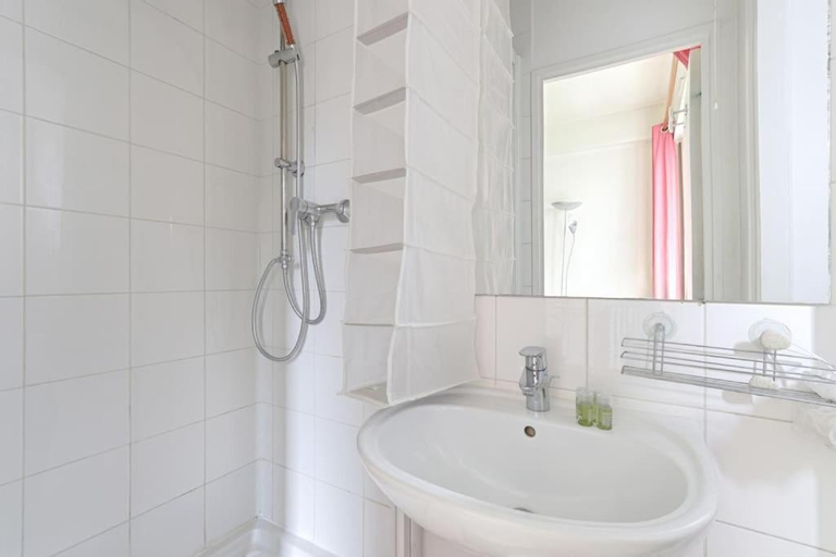 Appartement lumineux avec balcon en plein Paris, Paris