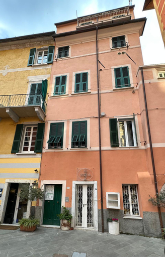 Elegante Stanza Rossa Mottino23, La Spezia