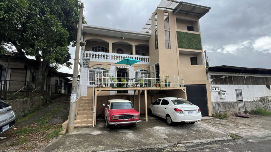 Exterior & Views
