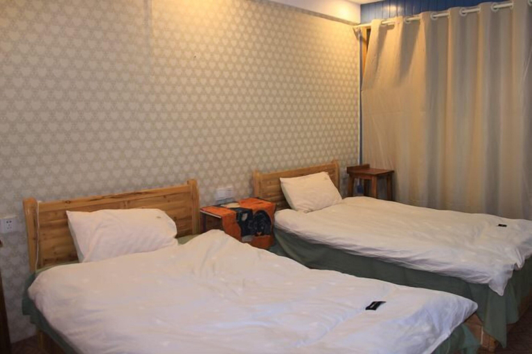 Bedroom 2, Yinian Zhijian Hostel, Dêqên Tibetan