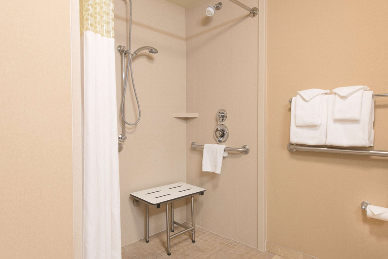 Bathroom 4, Hampton Inn & Suites Bloomington - Normal, McLean