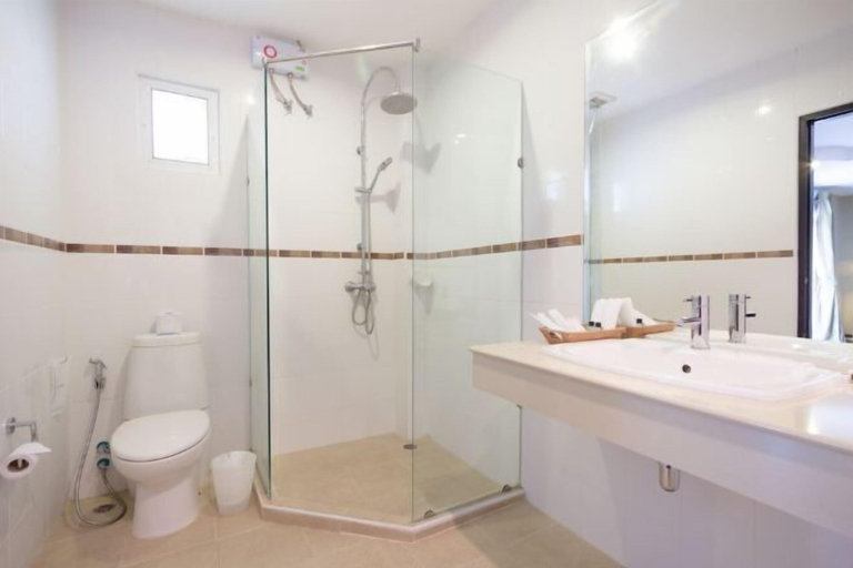 Bathroom 16