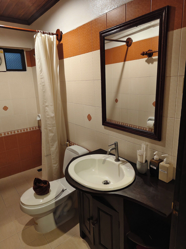 Bathroom 4, Bouakham Chanthasack Guesthouse, Chomphet