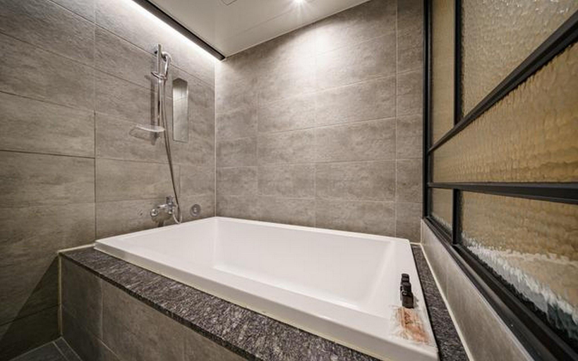 Bathroom 5, Gimhae Jangyu Hotel Londoner, Gimhae