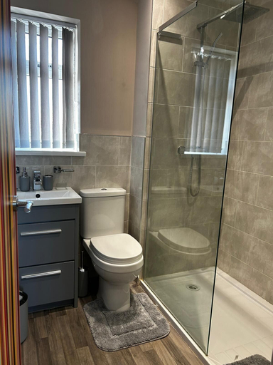 Bathroom 4, Private 5 bedroom Whole House, Kingston upon Hull