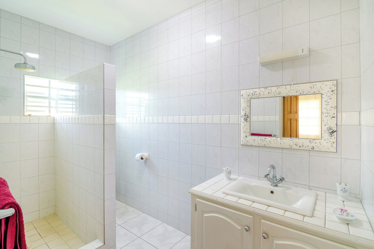 Bathroom 3, Woburn Villa Apartments