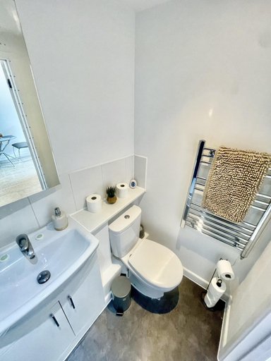 Bathroom 3, Stunning Studio Apartment in Cambridge, Cambridgeshire