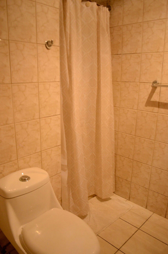 Bathroom 5, Brighton, Valparaíso