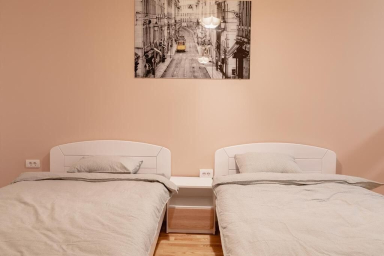 Bedroom 3, AirMi Hotel, Belgrade
