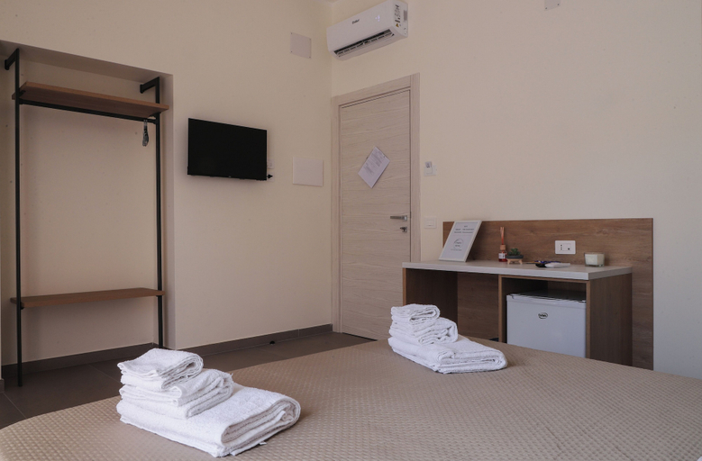 Bedroom 3, DIMORA SAVOIA, Napoli