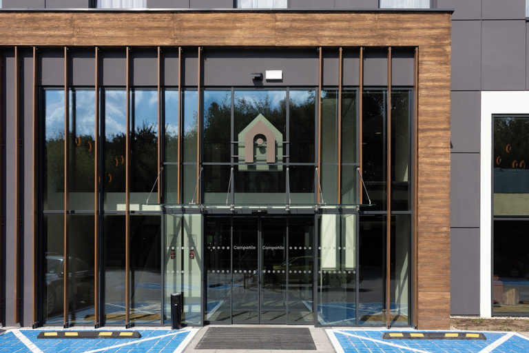 Exterior & Views