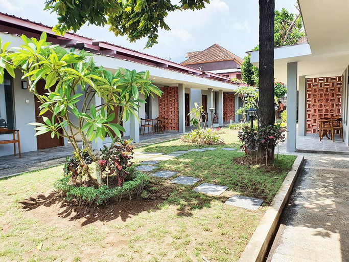 Exterior 14