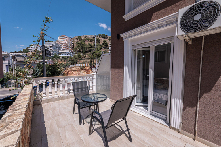 Others 5, Elite Hotel, Sarandës