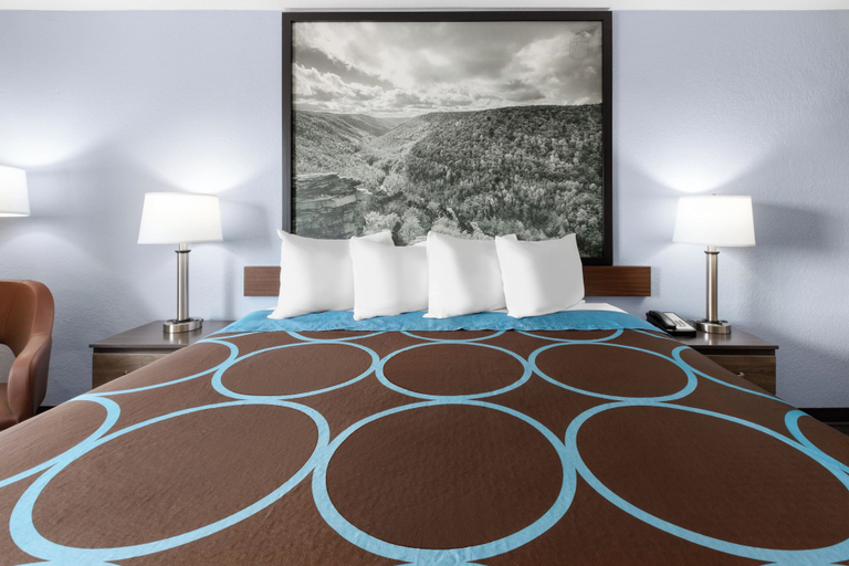 Bedroom 3, Super 8 by Wyndham Fairmont, Marion