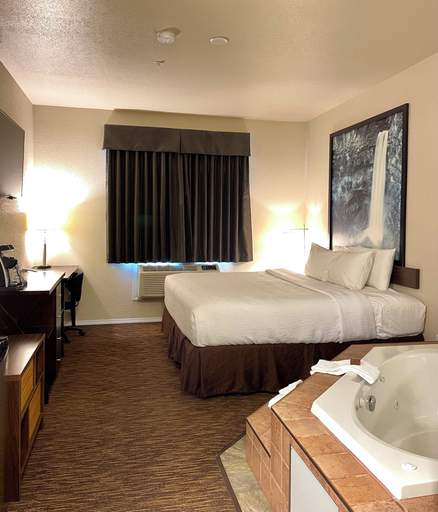 Bedroom 4, High Point Inn & Suites Peace River, Division No. 19
