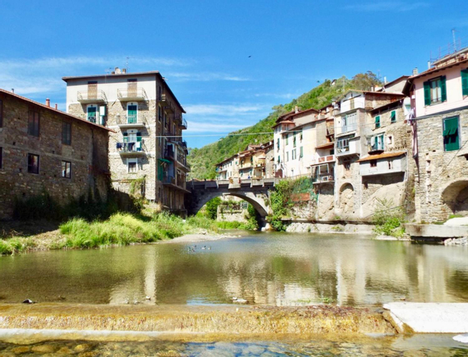 Casa Celestine in Via Orsini Isolabona Liguria Italy Sleeps 5, Imperia