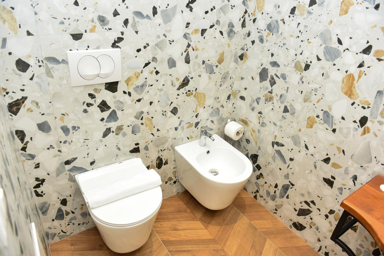 Bathroom 2, Hotel Royal, Shkodrës