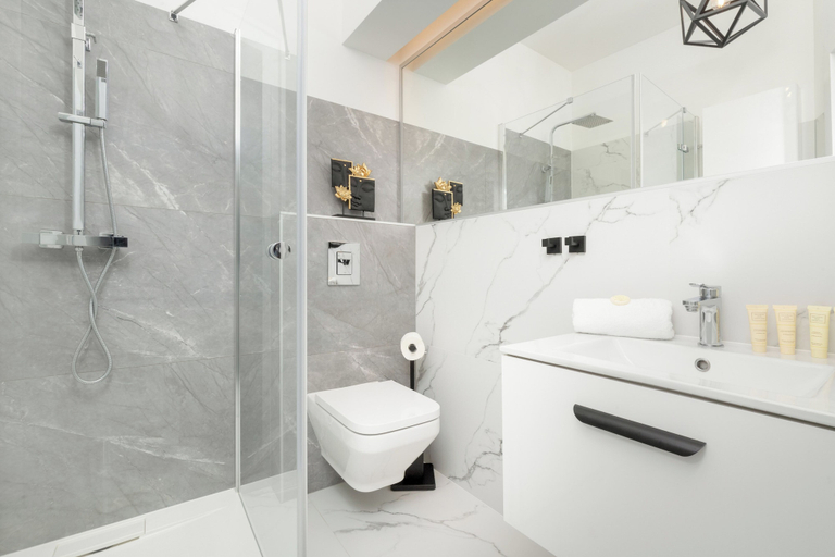 Bathroom, Apartport Studio by Renters, Gdynia