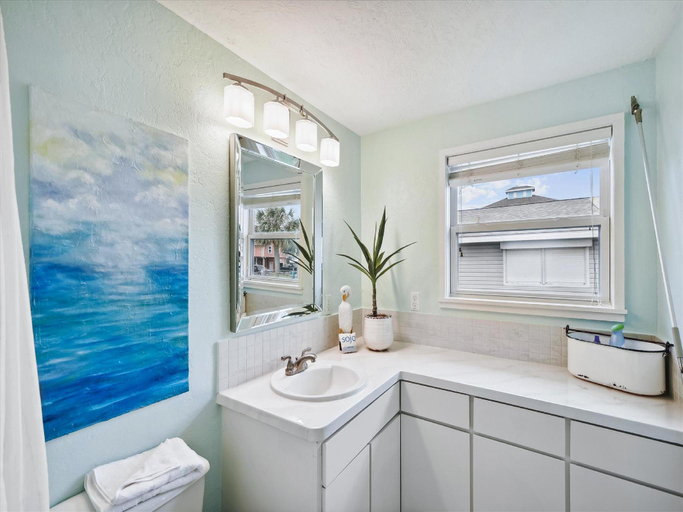 Bathroom 4, All Day Bay Dream, Galveston