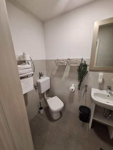 Bathroom 2, Studio apartmani Louis i Lola, Zagreb