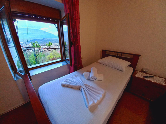 Others 5, Sokolli Guest House, Gjirokastrës