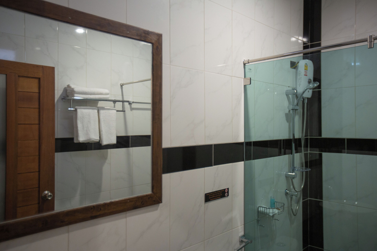 Bathroom 4, Paradise Land Resort, Pattaya