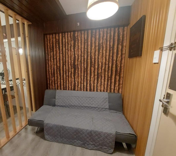 Others 4, Deca Suites 946, Pasig City
