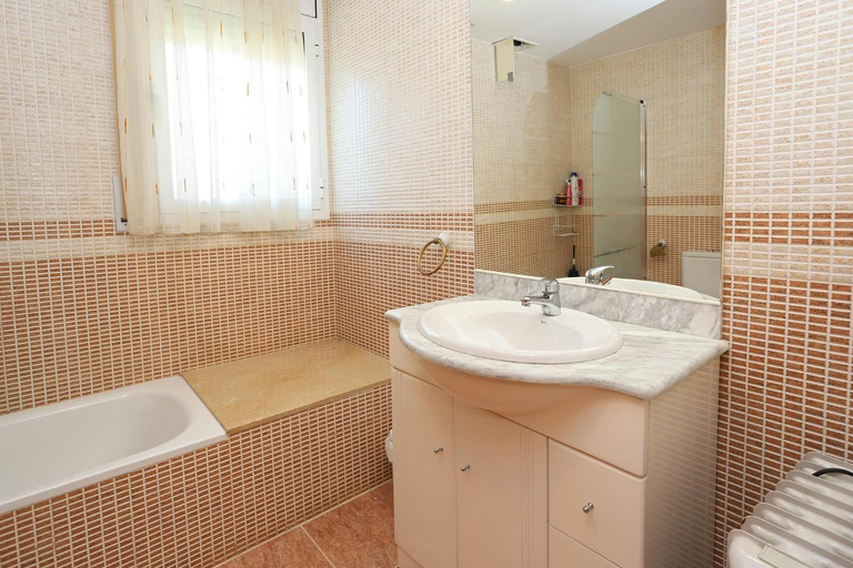 Bathroom 3, AT131 Aire acondicionado, comunidad con piscina, playa a 800m, Tarragona