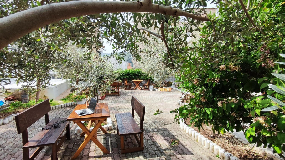 Food & Drinks 4, Elvish Garden Boutique B&B, Beratit