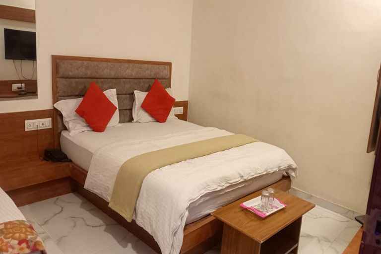 Bedroom 5, Hotel Sunrise Inn, Ahmadabad
