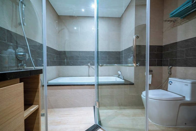 Bathroom, 1908 Citadines Marina Halong, Hạ Long
