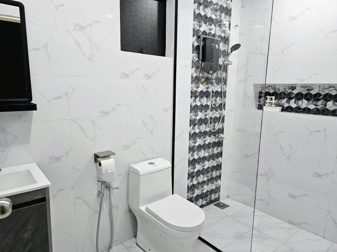 Bathroom 1, BRIK 'N BATA, Kuala Selangor